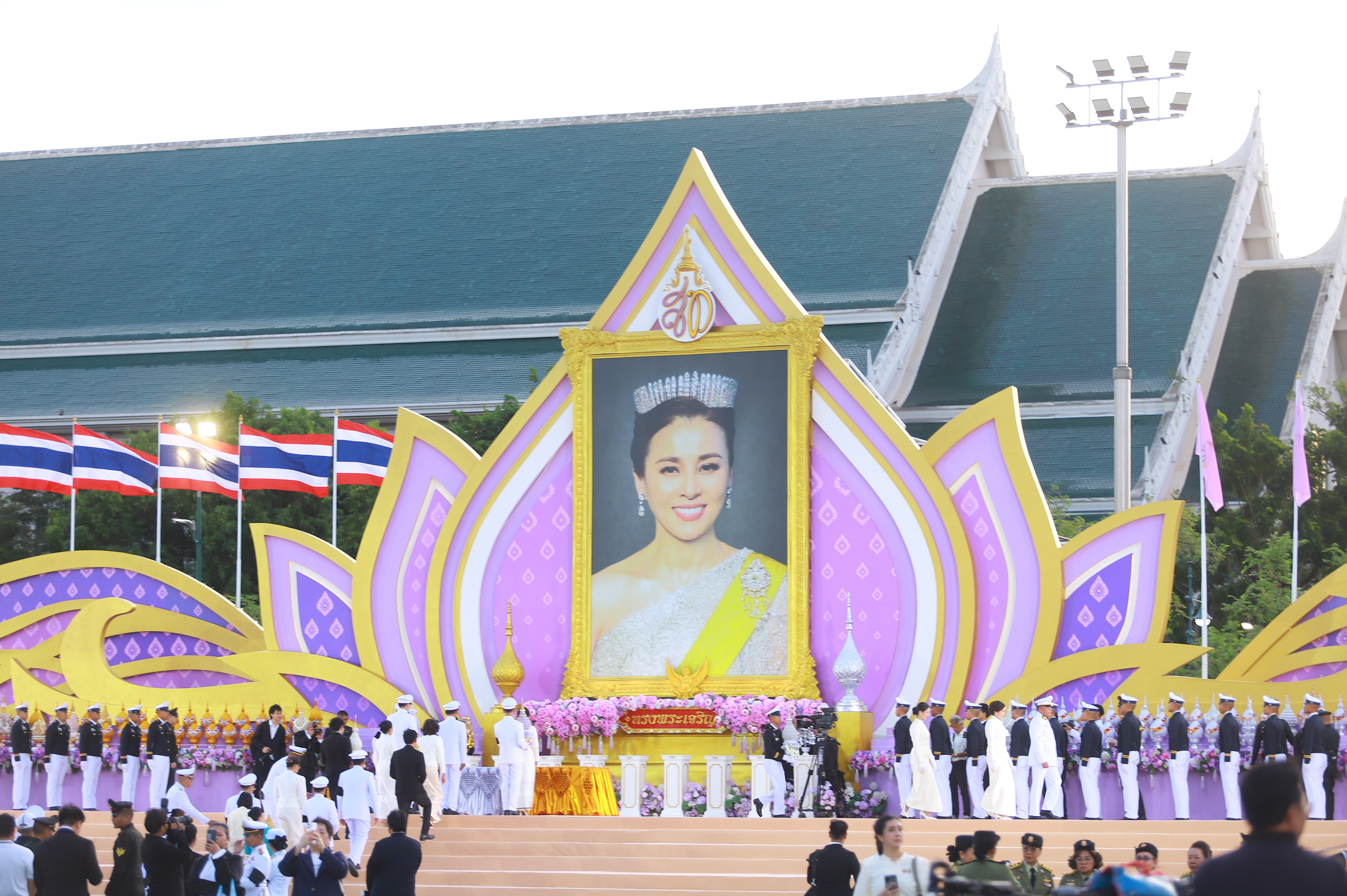 title - ส.ป.ก. ร่วมพิธีจุดเทียนถวายพระพรชัยมงคลพระนางเจ้าฯ พระบรมราชินี เนื่องในโอกาสพระราชพิธีมหามงคลเฉลิมพระชนมพรรษา 4 รอบ